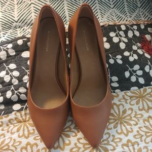 4th & union caramel/nude pumps